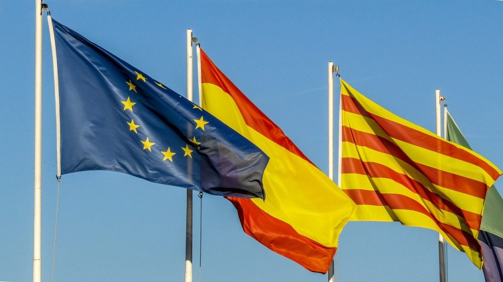 bandera europea, española y catalana