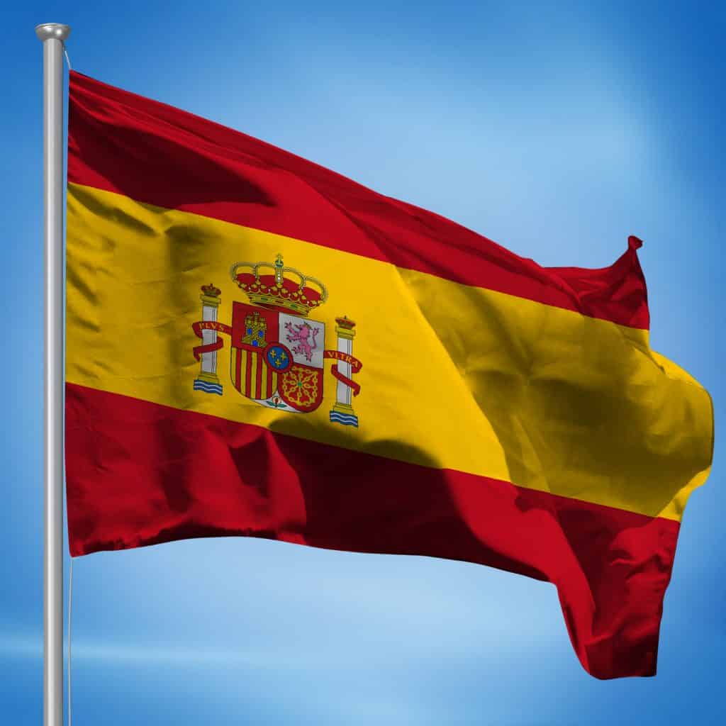 foto de la bandera de España al viento